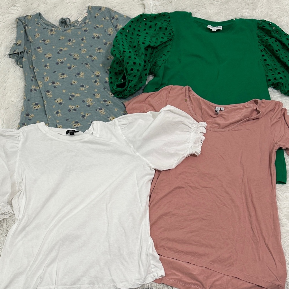 💕 Bundle of 4 Brand Name T-Shirts Size Small